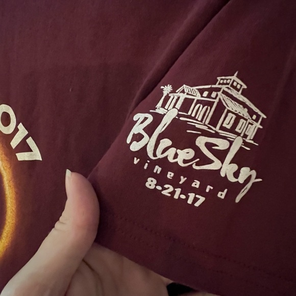 Solar Eclipse 2017 Novelty Tee by Gildan - Picture 3 of 4